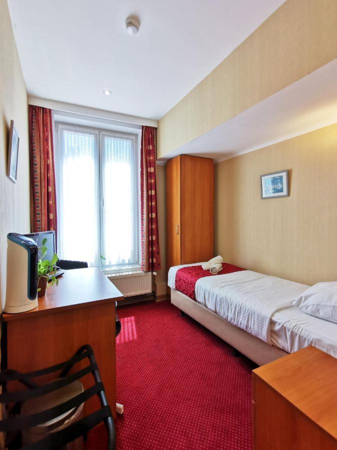 Hotel Cardiff Oostende Rum bild