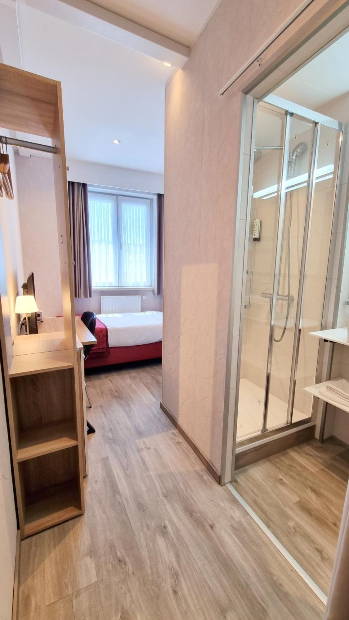 Hotel Cardiff Oostende Rum bild